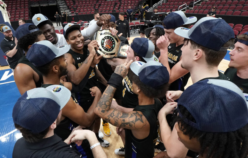 Mastodons Claim Desert Division Title